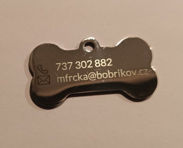 Ocelová psí známka - kost se jménem a kontaktem