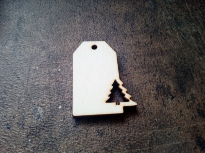 Dřevěná jmenovka na dárek - Stromeček