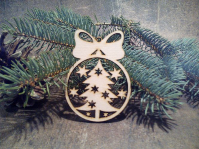 Vánoční dřevěná ozdoba - Motiv: Stromeček s mašlí